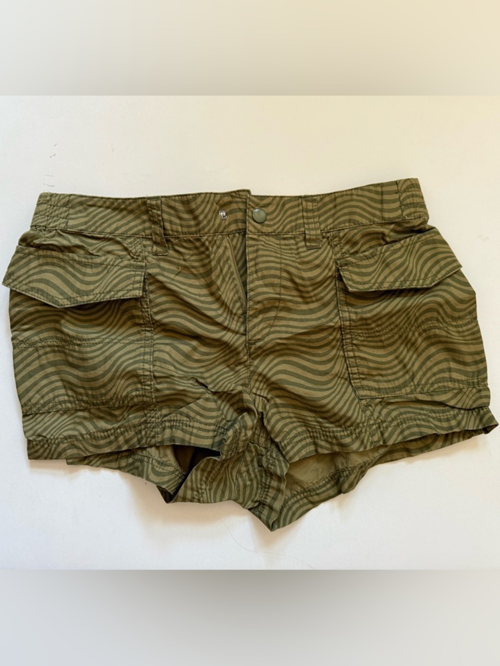 H&M Olive Green Wave-Pattern Cargo Shorts